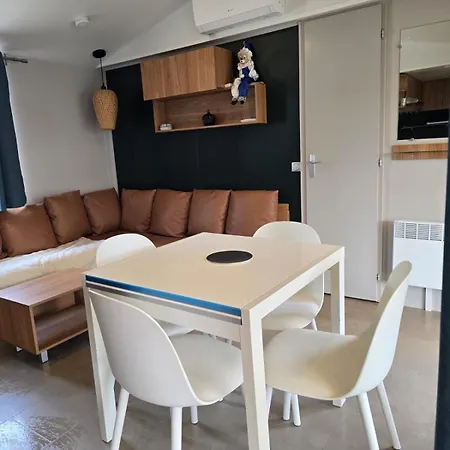 Mobilhome 8 Personnes 3 度假居 *