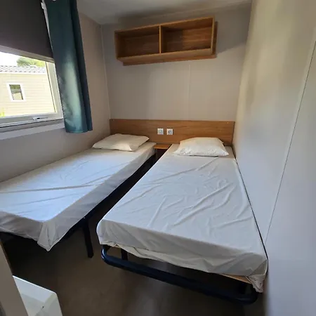 Mobilhome 8 Personnes 3 *